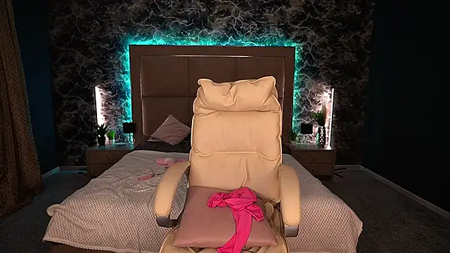 Snapshot of AnacondaOn chatting on March 1, 4:33 pm AnacondaOn online show from March 1, 4:33 pm