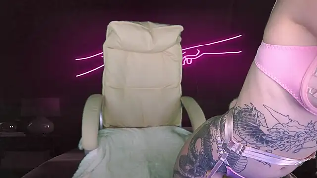 Snapshot of AnacondaOn chatting on February 12, 7:23 am AnacondaOn online show from February 12, 7:23 am