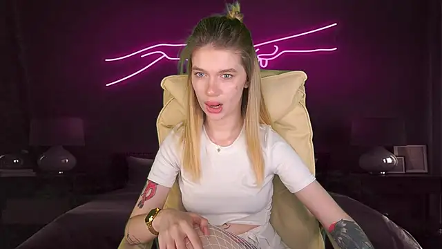 Snapshot of AnacondaOn chatting on March 14, 6:18 pm AnacondaOn online show from March 14, 6:18 pm