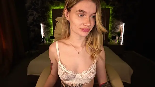 Snapshot of AnacondaOn chatting on March 1, 12:56 pm AnacondaOn online show from March 1, 12:56 pm