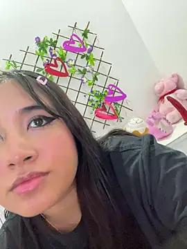 melyescobar online show from March 18, 12:06 pm