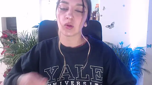Lia-mitch online show from April 30, 6:48 pm