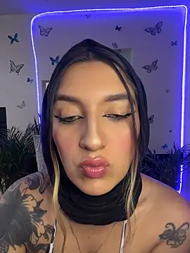 Snapshot of Lia-mitch chatting on July 14, 6:58 pm Lia-mitch online show from July 14, 6:58 pm