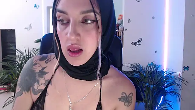 Snapshot of Lia-mitch chatting on June 10, 6:42 pm Lia-mitch online show from June 10, 6:42 pm