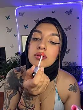 Snapshot of Lia-mitch chatting on July 7, 6:33 pm Lia-mitch online show from July 7, 6:33 pm
