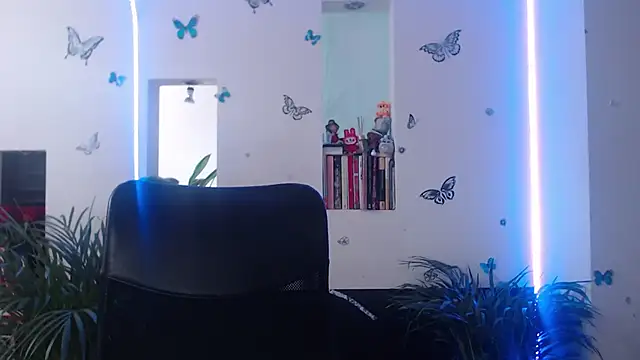Lia-mitch online show from April 23, 6:53 pm
