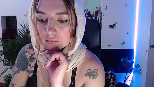 Snapshot of Lia-mitch chatting on October 27, 7:04 pm Lia-mitch online show from October 27, 7:04 pm