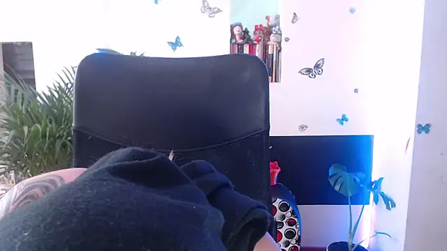 Snapshot of Lia-mitch chatting on November 12, 7:29 pm Lia-mitch online show from November 12, 7:29 pm