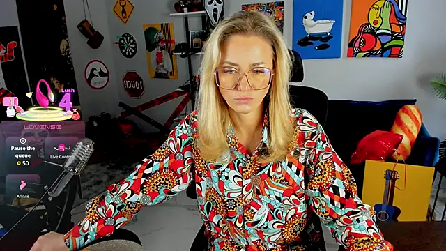 LadyIzabel online show from May 11, 5:42 am