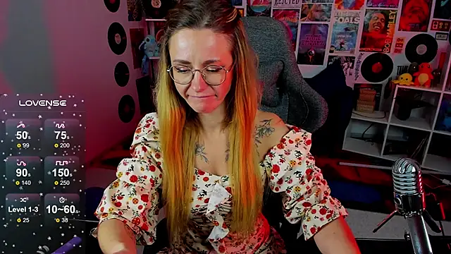 Snapshot of LadyIzabel chatting on December 13, 8:51 am LadyIzabel online show from December 13, 8:51 am