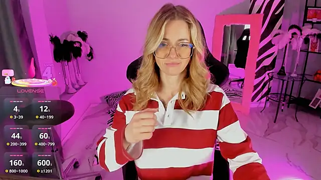 Snapshot of LadyIzabel chatting on February 25, 2:28 pm LadyIzabel online show from February 25, 2:28 pm