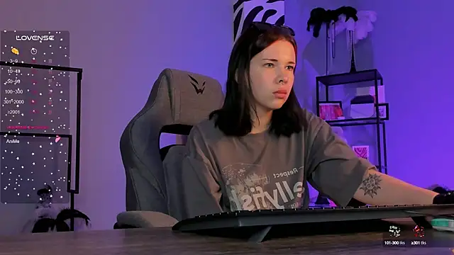 Snapshot of AliceSunday chatting on September 26, 1:56 am AliceSunday online show from September 26, 1:56 am