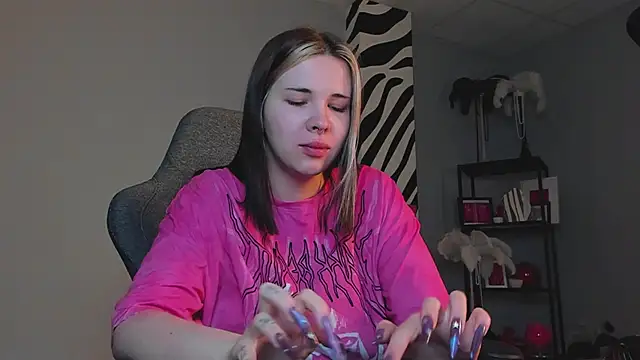 AliceSunday online show from December 2, 3:19 am