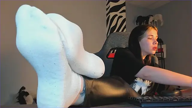 AliceSunday online show from November 28, 2:01 am