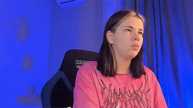 AliceSunday online show from October 30, 2:10 am