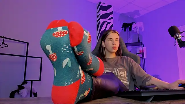 AliceSunday online show from November 22, 5:06 am