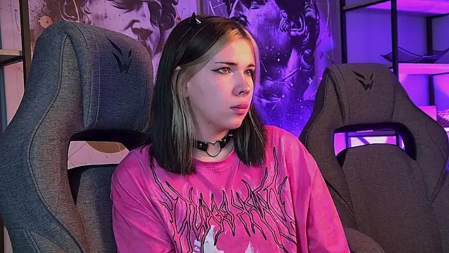 AliceSunday online show from October 31, 8:33 am