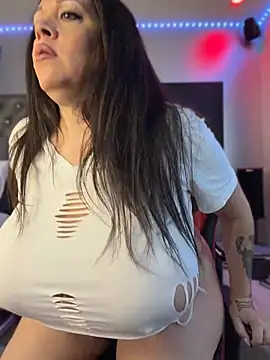 curvyfunlover online show from July 4, 1:37 pm