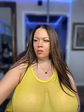Snapshot of curvyfunlover chatting on May 27, 10:11 am curvyfunlover online show from May 27, 10:11 am