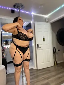 curvyfunlover online show from June 16, 10:37 am