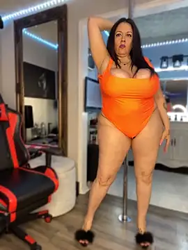 curvyfunlover online show from June 17, 10:03 am