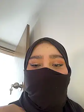 Snapshot of amaal_ chatting on February 13, 8:53 pm amaal online show from February 13, 8:53 pm