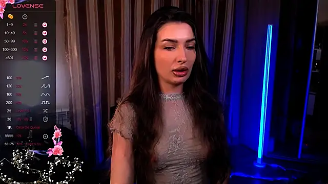 Snapshot of Laura_Bess chatting on June 21, 4:35 pm Laura Bess online show from June 21, 4:35 pm