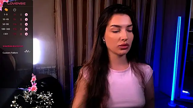 Snapshot of Laura_Bess chatting on June 27, 4:46 pm Laura Bess online show from June 27, 4:46 pm