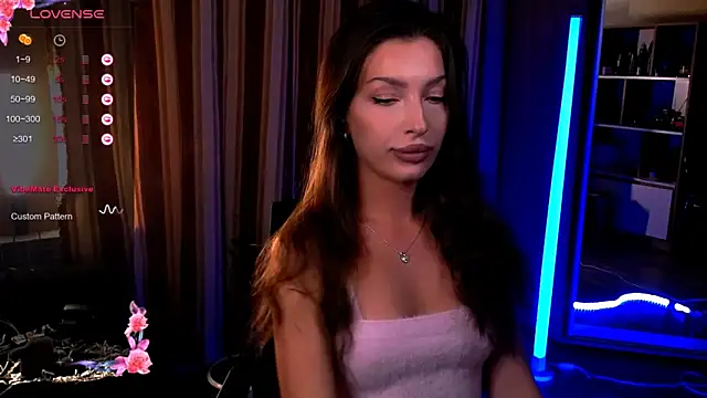 Snapshot of Laura_Bess chatting on October 2, 9:40 pm Laura Bess online show from October 2, 9:40 pm