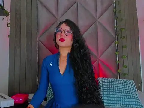 Snapshot of BriaConner_ chatting on June 25, 2:53 am BriaConner online show from June 25, 2:53 am