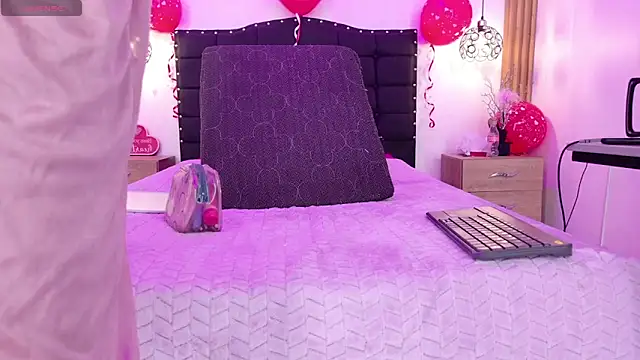 FULL TENTATION  online show from February 13, 8:03 am