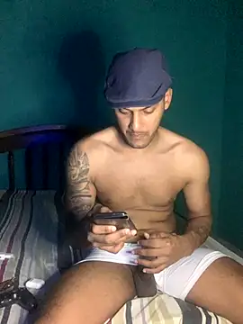 Snapshot of Pinocchiu chatting on October 13, 11:27 pm Pinocchiu online show from October 13, 11:27 pm