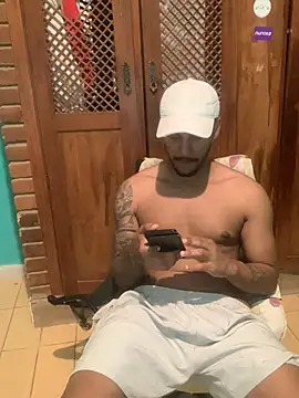 Snapshot of Pinocchiu chatting on December 17, 12:48 am Pinocchiu online show from December 17, 12:48 am