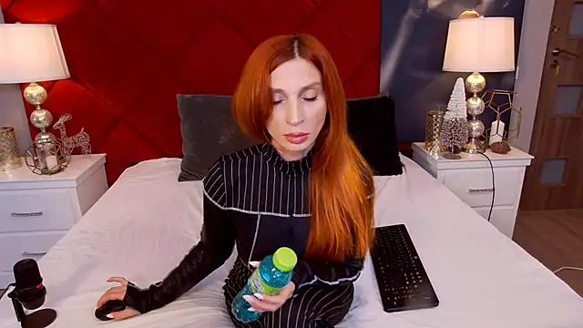 MinnieDrew online show from November 26, 8:09 pm