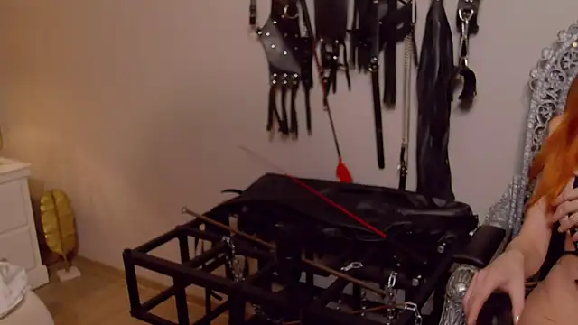 MinnieDrew online show from March 18, 8:10 pm