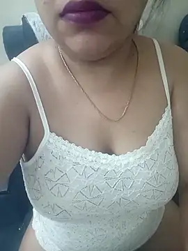 Snapshot of Naughty-Trisha chatting on September 19, 7:01 am Naughty-Trisha online show from September 19, 7:01 am