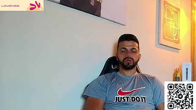 Snapshot of max_ashley_mds chatting on July 16, 1:52 pm max ashley mds online show from July 16, 1:52 pm