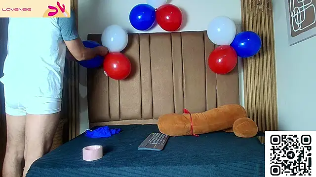 Snapshot of max_ashley_mds chatting on July 4, 1:59 pm max ashley mds online show from July 4, 1:59 pm