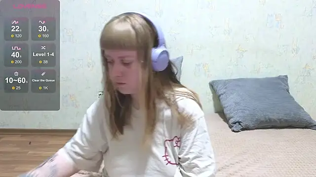 Snapshot of June_shy0 chatting on June 22, 8:22 am June shy0 online show from June 22, 8:22 am