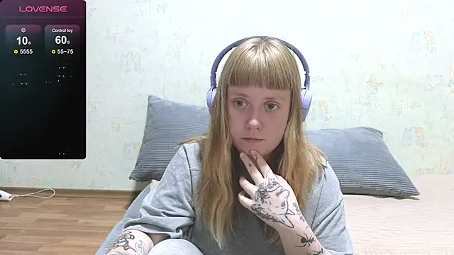 Snapshot of June_shy0 chatting on July 8, 6:58 am June shy0 online show from July 8, 6:58 am