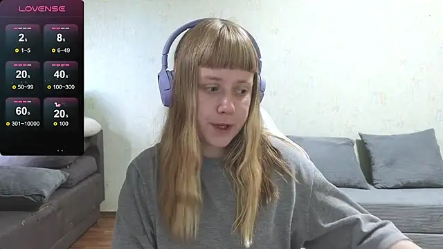 Snapshot of June_shy0 chatting on July 9, 7:09 am June shy0 online show from July 9, 7:09 am