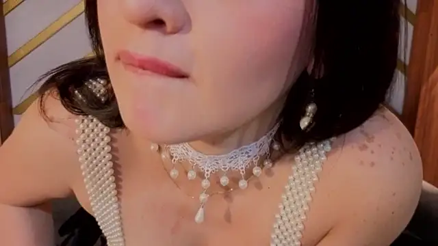 Snapshot of Emma_gatess chatting on November 15, 12:31 pm Emma gatess online show from November 15, 12:31 pm