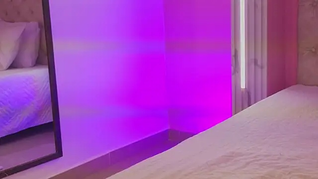 Emma gatess online show from April 15, 12:53 pm