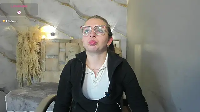 Snapshot of _isaabellaa chatting on July 8, 12:39 pm isaabellaa online show from July 8, 12:39 pm