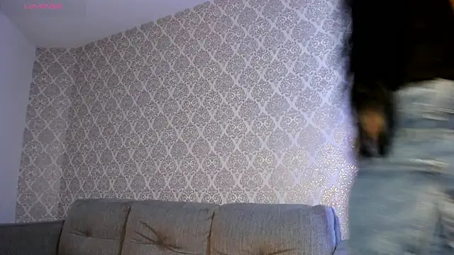 AriRobert  online show from November 14, 4:05 am