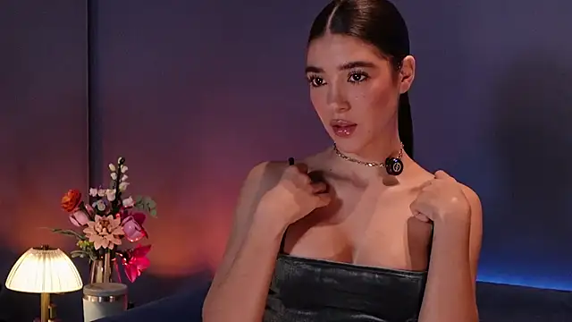 Snapshot of Olivia_Collins1 chatting on June 17, 12:11 am Olivia Collins1 online show from June 17, 12:11 am