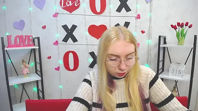 Snapshot of BeatriceFly chatting on February 25, 6:14 am BeatriceFly online show from February 25, 6:14 am