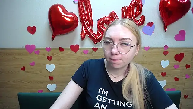 Snapshot of BeatriceFly chatting on March 16, 6:09 am BeatriceFly online show from March 16, 6:09 am
