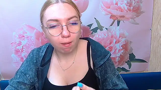 Snapshot of BeatriceFly chatting on September 15, 5:41 am BeatriceFly online show from September 15, 5:41 am