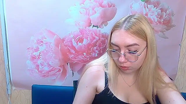 Snapshot of BeatriceFly chatting on September 9, 5:39 am BeatriceFly online show from September 9, 5:39 am